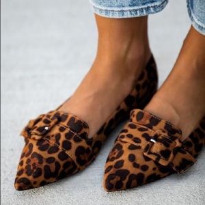 NIB Bamboo Pointed Buckle Flats Leopard Sz9